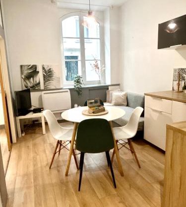 Au Coeur de Nantes - idealement situé Studio tout confort avec chambre separée