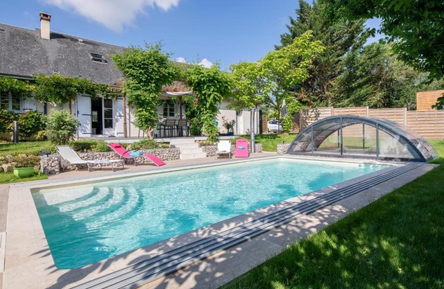 Au Coeur du Bien-Etre, chalet avec piscine chauffée et couverte, SPA, sauna, massages