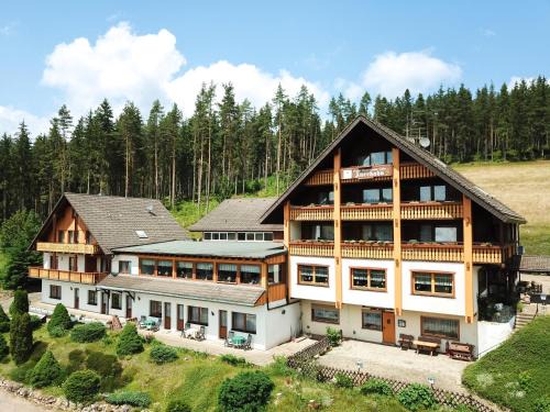 Auerhahn Bed and Breakfast - Black Forest - Waldhotel