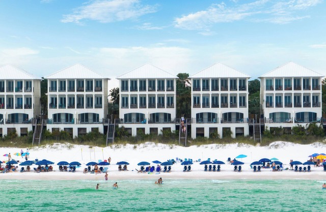 Aug-Oct Reduced!*On Beach*Pool Access*Elevator!