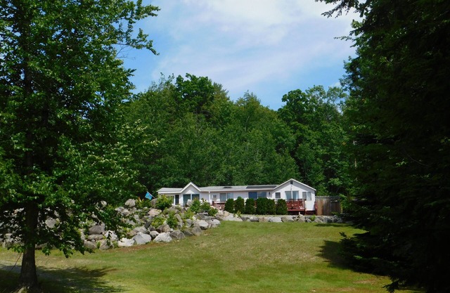 *AUGUST SPECIAL* Brandy Pond oasis w/large lawn and beautiful sandy beach!