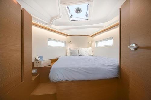 Aurora Sailing Getaway 2 or more Day Cruises in the Greek Islands