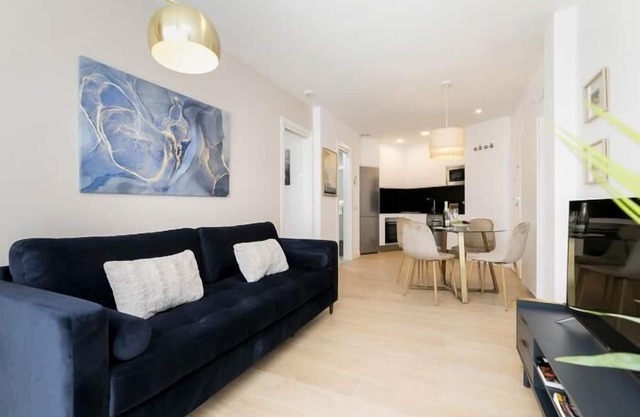 Aurora Stays by Charming XIII, Apartment for 2 with free parking