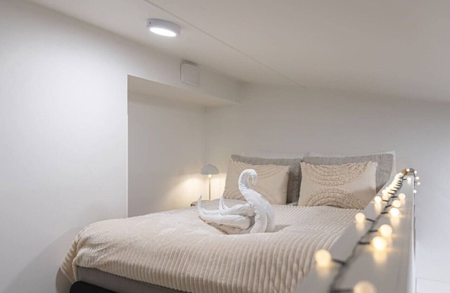 Aurora Suite Sivutie by BookLapland