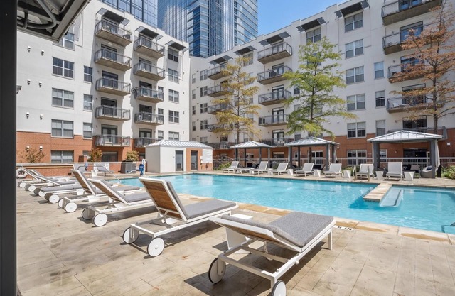 Austin Awesome 2BD 2BA Downtown Apartment