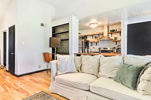 Austin Condo with Patio - 4 Mi to Downtown!