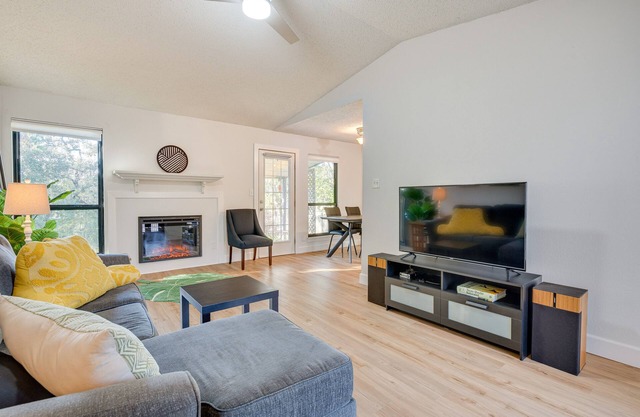 Austin Home w/ Community Pool: 3 Mi to Lake Travis