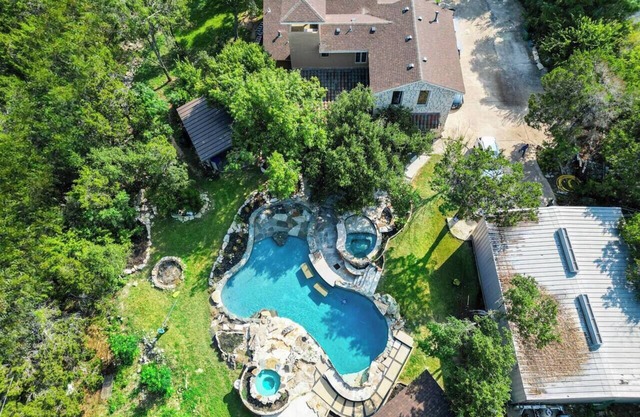Austin | Lake Travis | 4/3.5 Pool Oasis & Tub