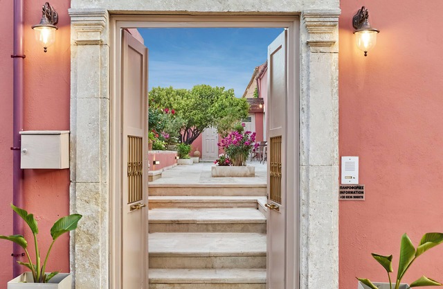 Authentic Crete hospitality in a beautiful 18th-century mansion