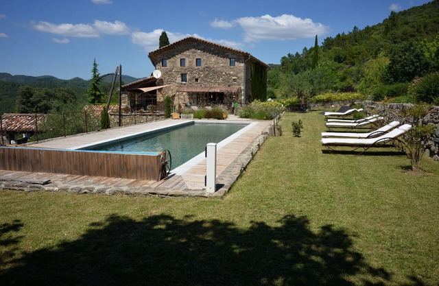 Authentic mas, between Cévennes and Garrigue.