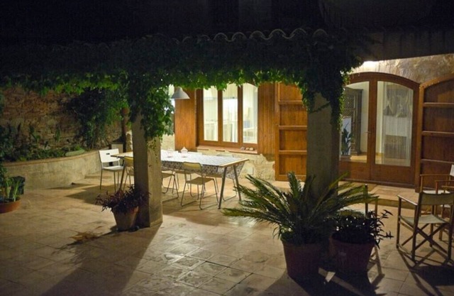 Authentic Rural House of the Empordà. Can Bordas.
