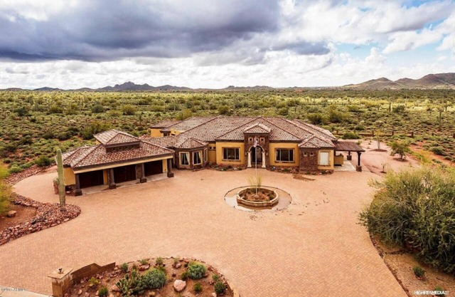 AUTHENTIC SANTA FE TUSCAN-STYLE VILLA WITH PANORAMIC VIEWS.