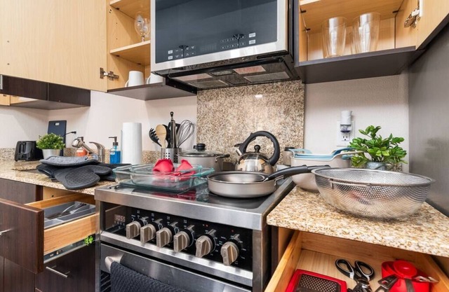 Autumn Seas 1 BR Free parking Wi-Fi and Gym access