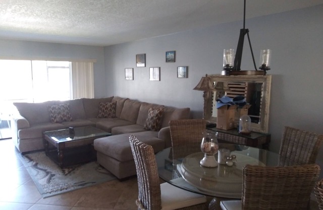AVAILABLE 1/1/24 thru 1/7/24 - Ideal Location! On the water! Walk to downtown !
