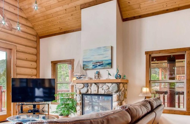 Available April 1/23. Monthly rentals only @ $5000 per month.