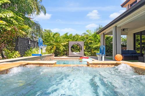 Avatar Lakefront Villa - Heated Pool & Cinema in Miami
