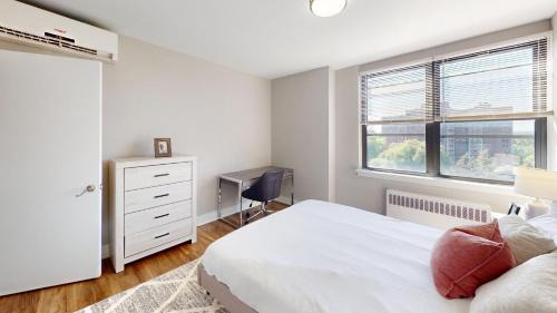 Avenue A322 Fully Furnished, Parking, Pool & Gym