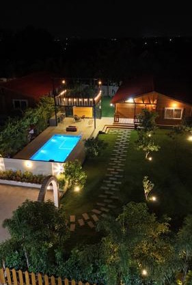 AVY Abode - 3bhk Farm Stay, Private Pool in Moinabad