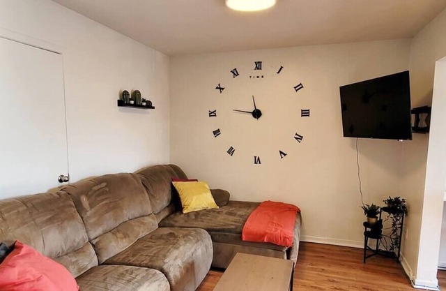 Awesome 2BDR close to Downtown