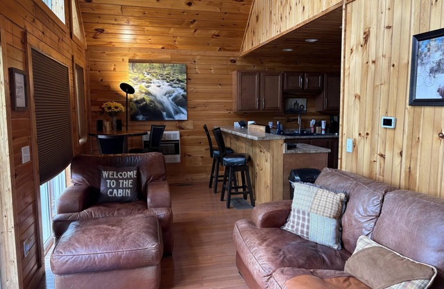 Awesome cabin with a "Gorge"ous view from the hot tub at the Red with wi-fi