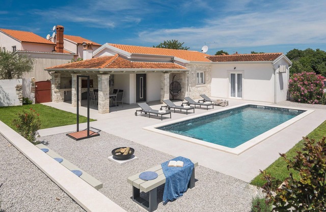 Awesome home in Sveti Lovrec Pazenati