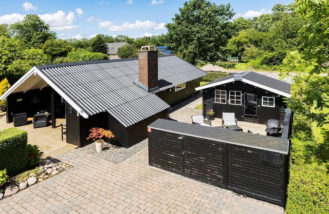Awesome home in Egernsund with kitchen