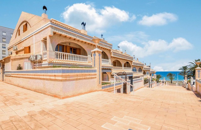 Awesome home in Elche with WiFi