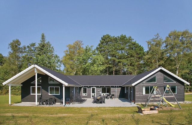 Awesome home in Frederiksværk with WiFi