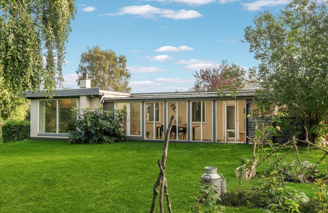 Awesome home in Føllenslev with WiFi