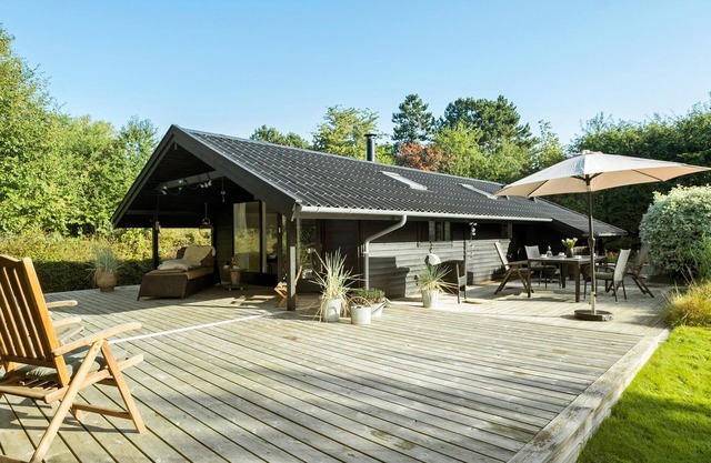 Awesome home in Føllenslev with WiFi
