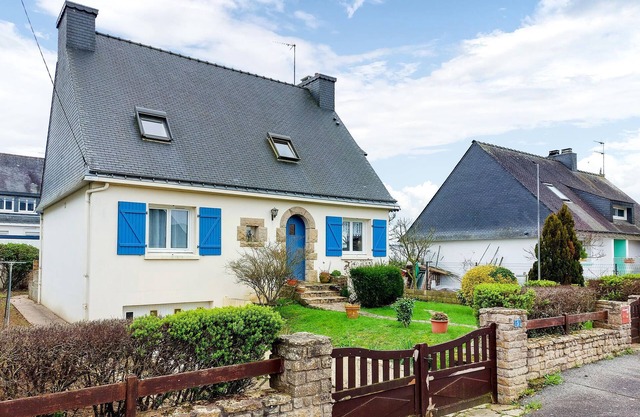 Awesome home in Hennebont with WiFi