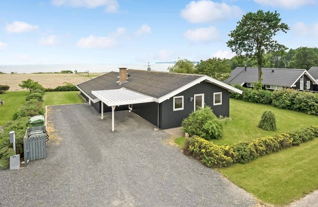 Awesome home in Juelsminde with sauna