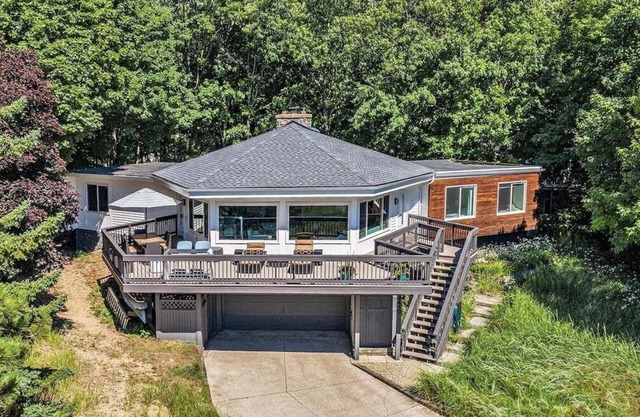 Awesome home in luxurious Lake Michigan