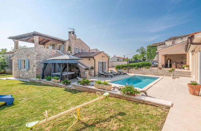 Awesome home in Pula with WiFi