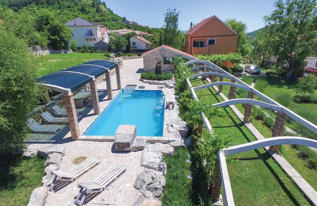 Awesome home in Sinj with sauna