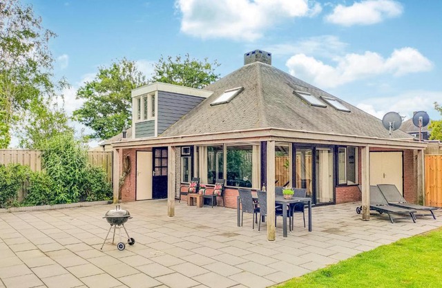 Awesome Home In Stavenisse With Kitchen