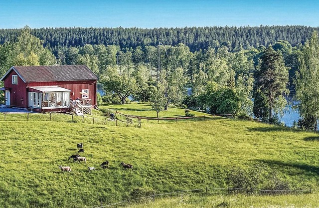 Awesome Home In Stjänrhov With Wifi