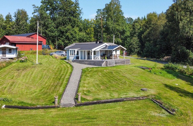 Awesome home in Värnamo with lake view