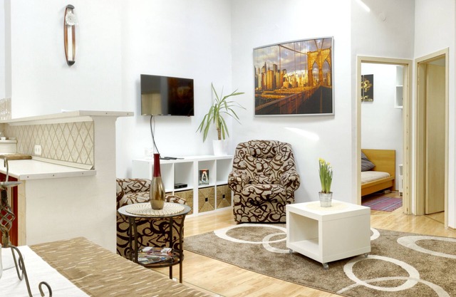 AWESOME loc'n by Operahouse, charming Apartment, Lux on budget