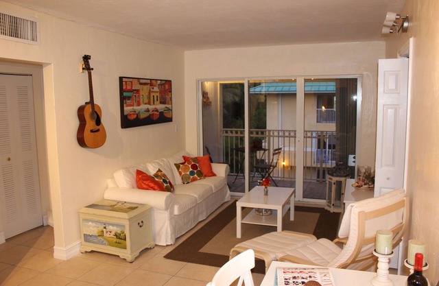 Awesome & Relaxing 2Bdr/1bthr. Great Location & Value.