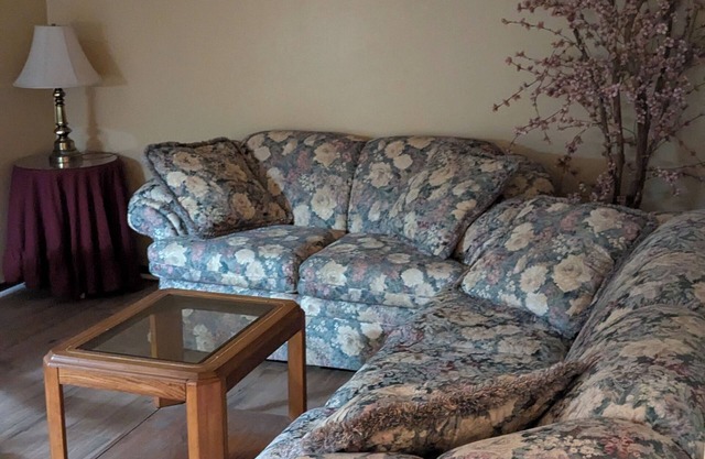 Awesome two bedrooms to relax with AC, and quiet neighborhood in Hutchinson.