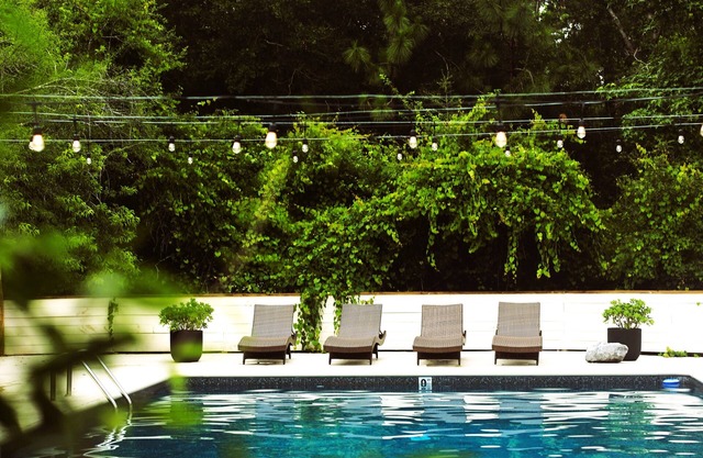 Azalea Pines Retreat: Pool+Beach+Forest+5acres