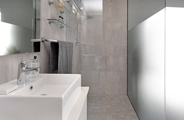 Azure 220 Stylish APT with Ocean Views