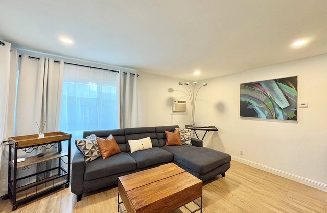 Azure Abode with Wifi/AC Near Napa, SF, Hospitals & Bay Area!