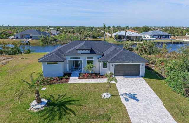 Azure Paradise | Canal View | Dock | 2 Masters | Spa