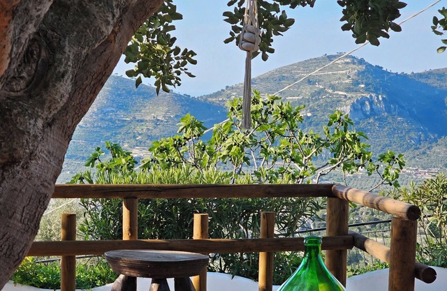B&B La Scapola Superior room with terrace, in the hills, 2km from the sea