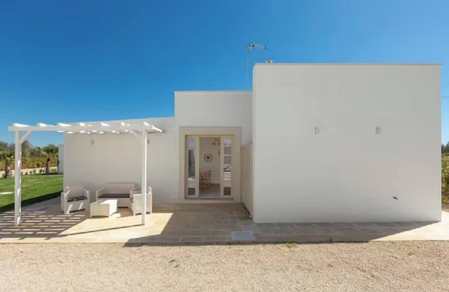 B&B Villa Giorò swimming pool rooms free WiFi private parking rec. electric cars.