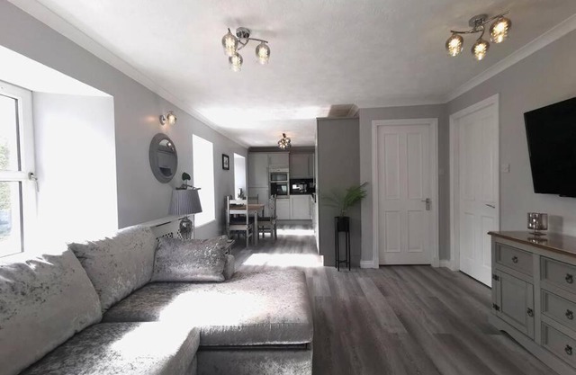 B'Dazzled Flat, Castletown