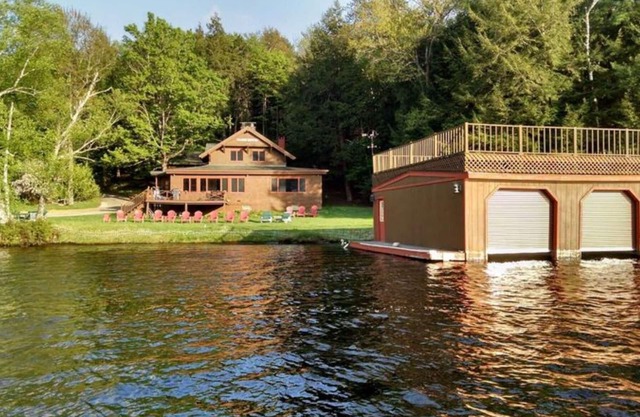 B's Hive on on the shores of Lower Lake