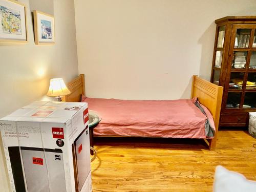 B5 A private room in Naperville downtown with desk and Wi-Fi near everything